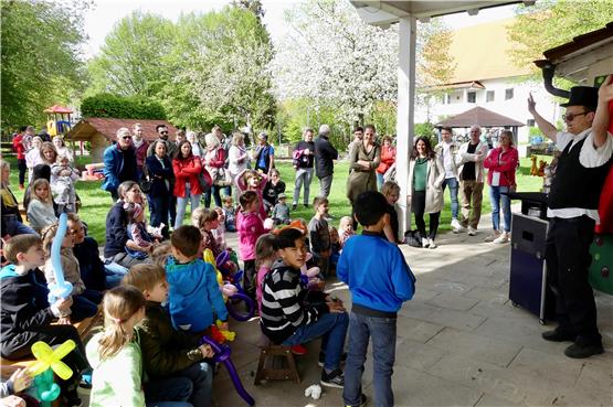 Zaubershow und mehr: Kindergarten Harthausen feiert runden Geburtstag mit buntem Programm