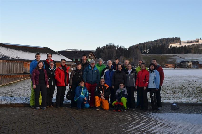 Benzinger Freizeitsportler schnallen in Mellau die Skier an
