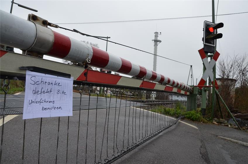 Schranke defekt: Engstlatter Bahnübergang geschlossen