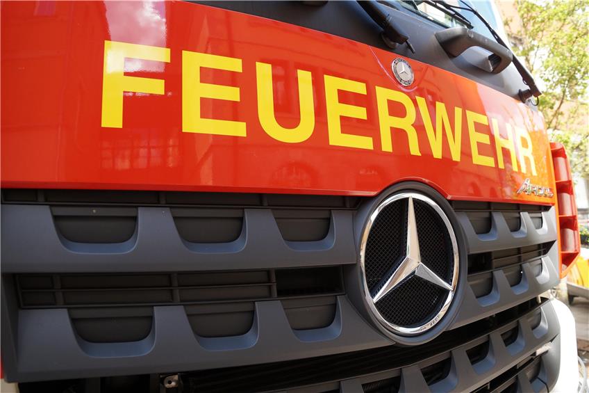 Auto brennt bei Parkplatz bei der Burg Hohenzollern – Feuerwehr muss nicht mehr eingreifen