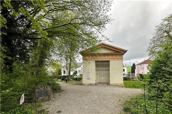 Baum bedroht Weißes Häusle in Hechingen