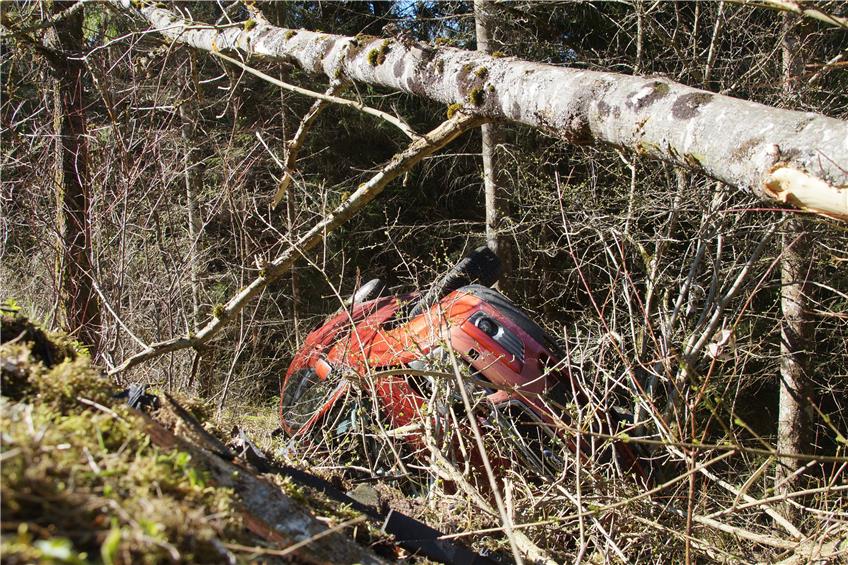 Auto kommt zwischen Nusplingen und Bärenthal von der Straße ab: Fahrerin leicht verletzt